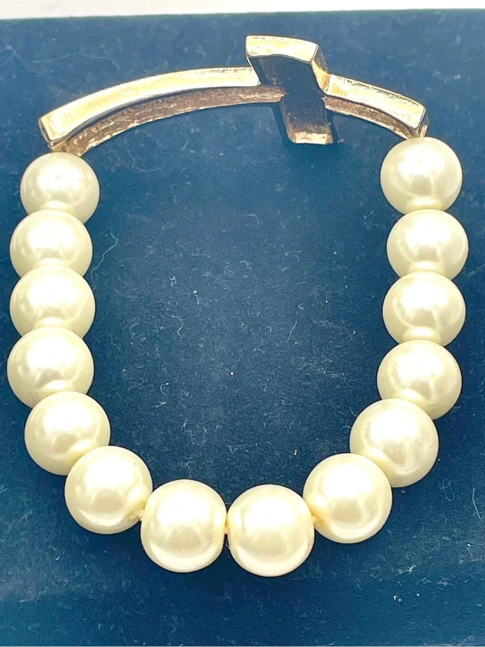 Pearl Beaded Stretch Bracelet with Gold Cross Accent. Sz 8 inches